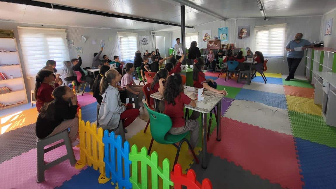 Ekinciler İlkokulu/ Ortaokulu Bilgi yarışmasının 2. aşaması yapıldı. Bu etabın kazananı Güvercinler takımı (7/A sınıfı kızları) ve Kurtalar takımı (5/A sınıfı erkekleri ve 6/A sınıfı erkekleri) oldu.